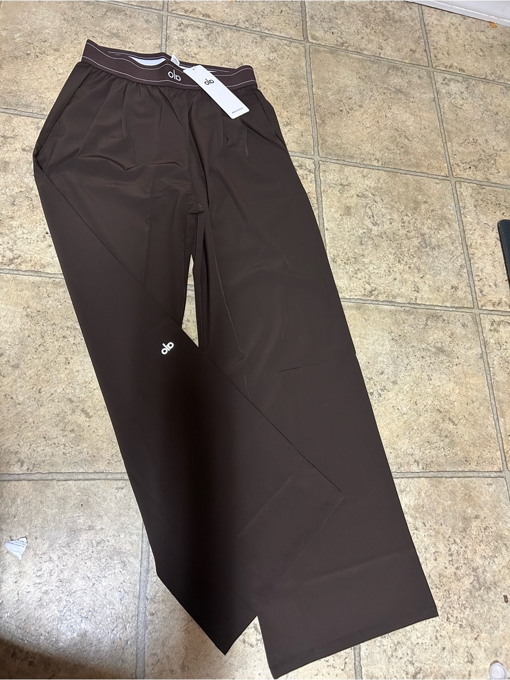 ALO Yoga Women’s Dark Brown Wide-Leg Trousers
